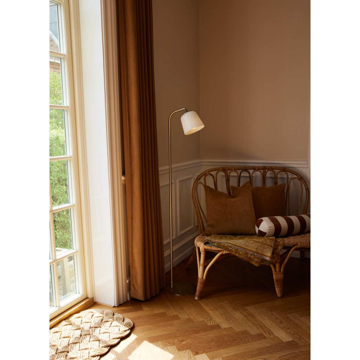 Lampadaire Room 49 Ø15 – Opale / laiton antique