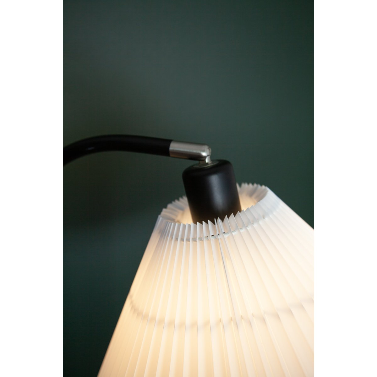Lampadaire Medina – Blanc / noir