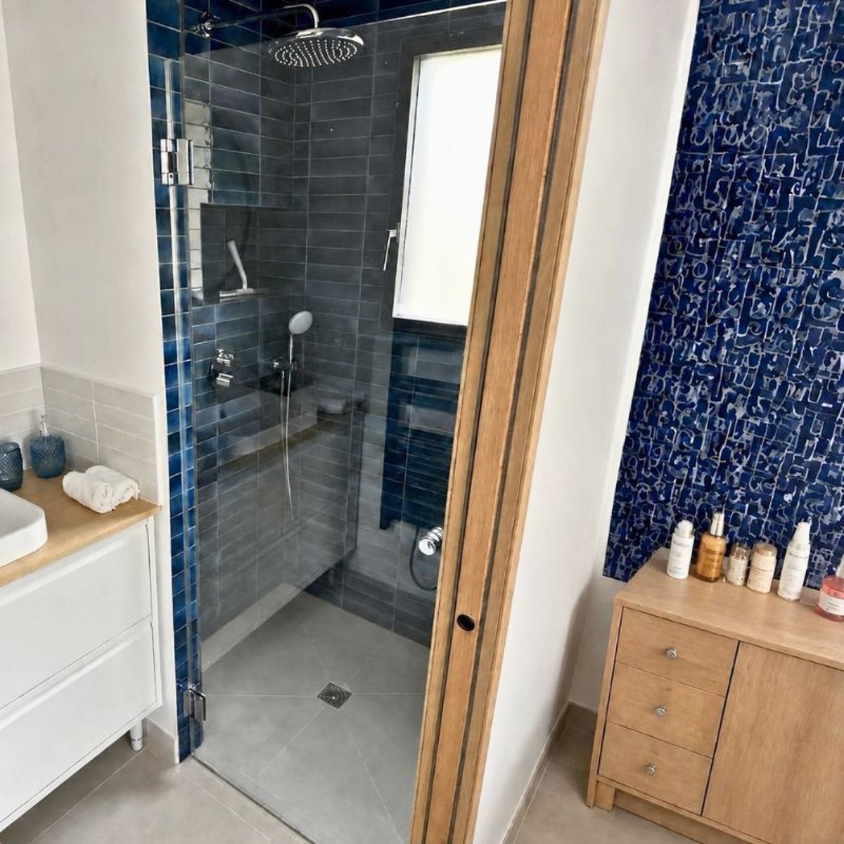 Porte de douche pivotante en verre trempé 8mm sur mesure TRIGO - Blanc