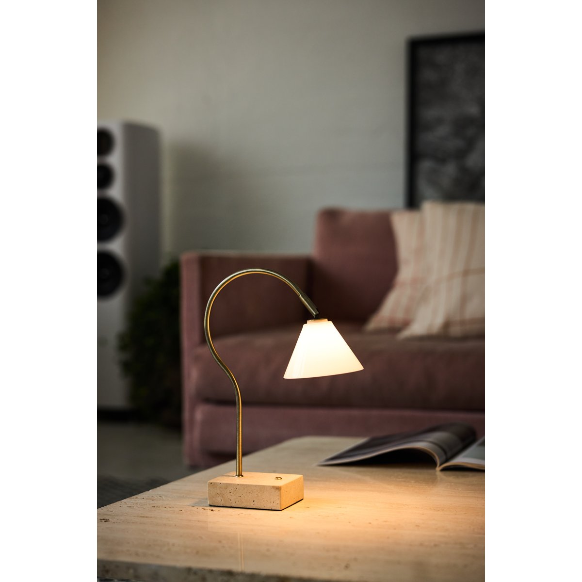 Lampe à poser nomade Question – Laiton antique / verre opale