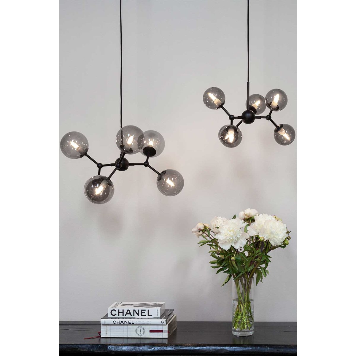 Grand lustre Atom 6 x G9 – Noir / verre fumé