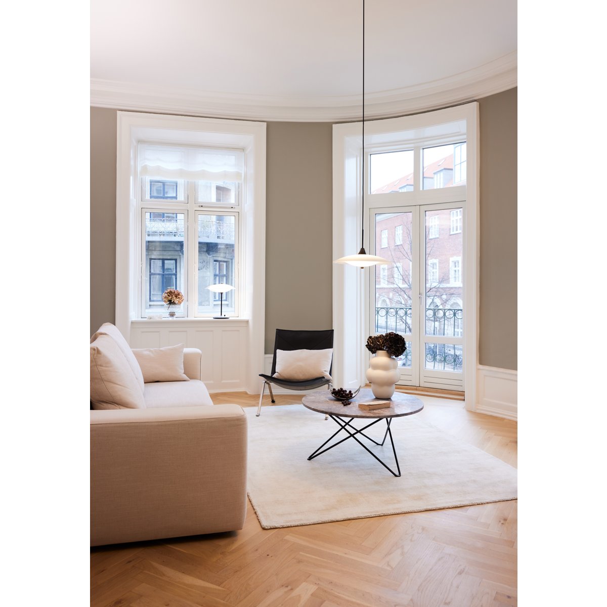 Suspension Baroni Ø35 – Verre opale / métal noir