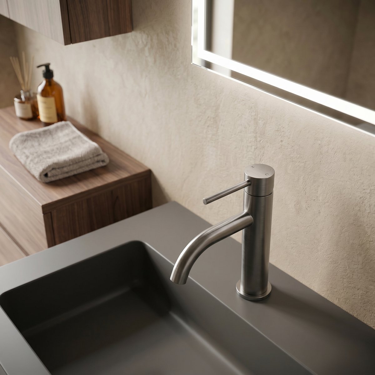 Mitigeur de salle de bain gris brossé