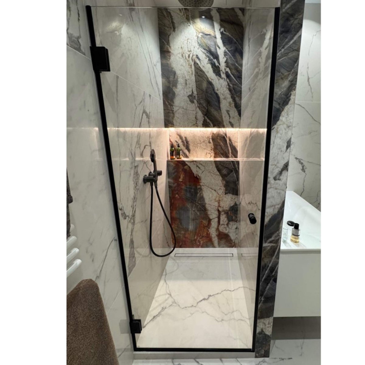 Porte de douche pivotante en verre trempé 8mm sur mesure TRIGO - Laiton Brossé