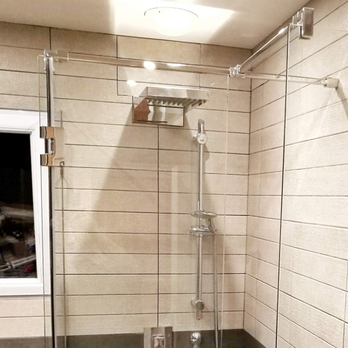 Pare-douche sur receveur en verre trempé sur mesure EDGE - Alu Mat