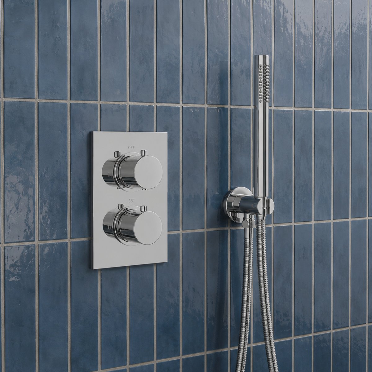 Colonne de douche thermostatique encastrée chromée