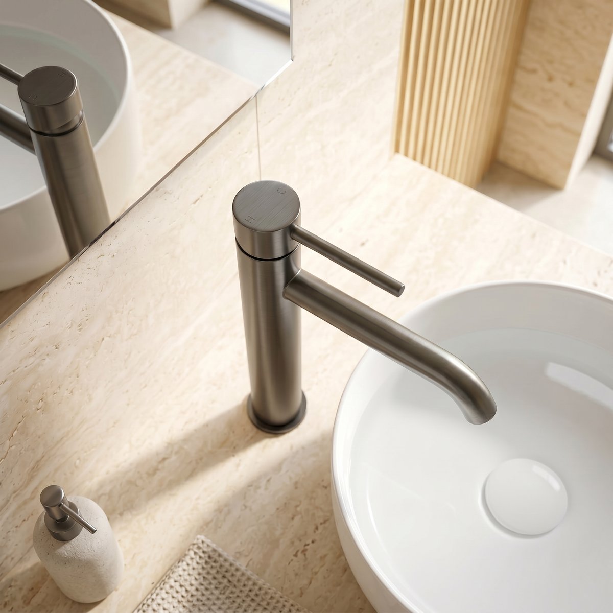 Mitigeur de salle de bain gris brossé