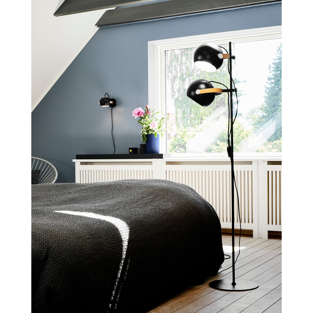 Lampadaire DC 2 lumières Ø18 E27 – Noir / chêne