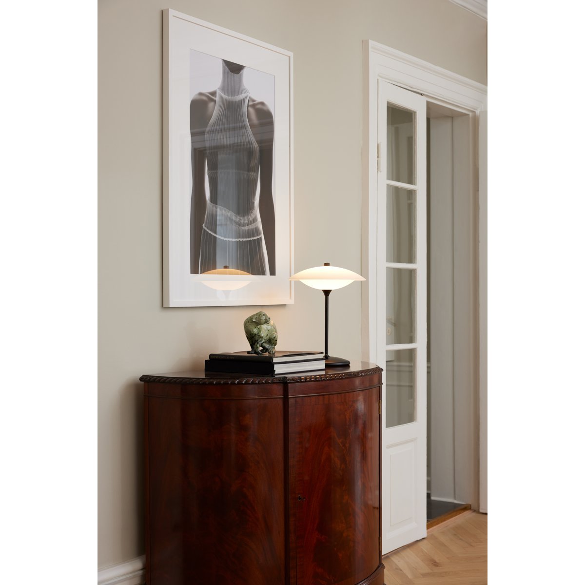 Lampe à poser Baroni Ø30 – Verre opale / métal noir