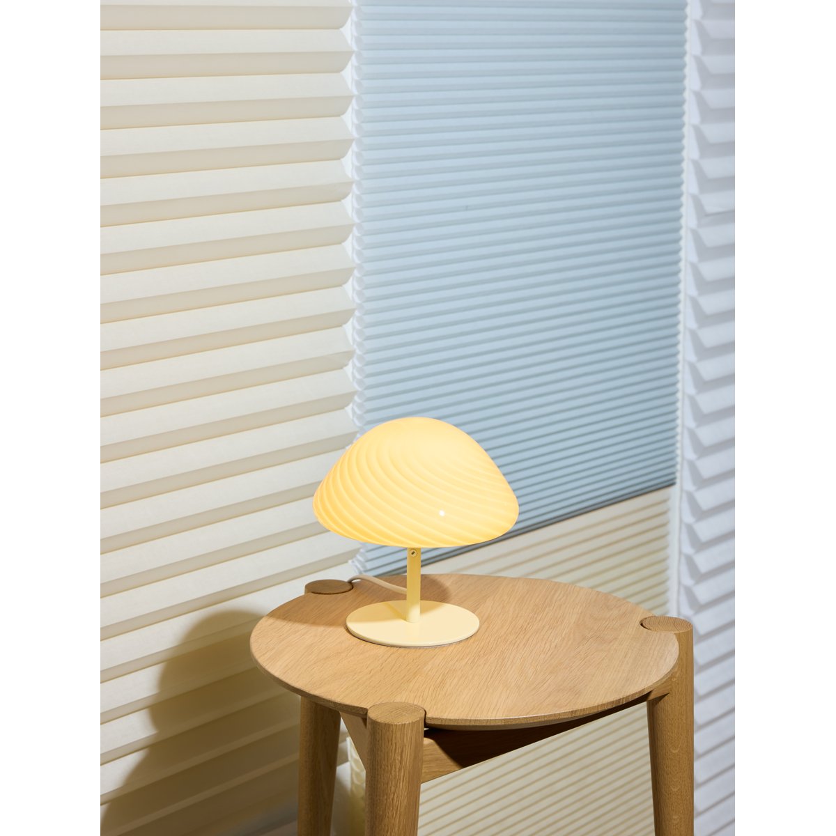 Lampe à poser Candy Mini Mush – Tête en verre crème, pied en métal noir