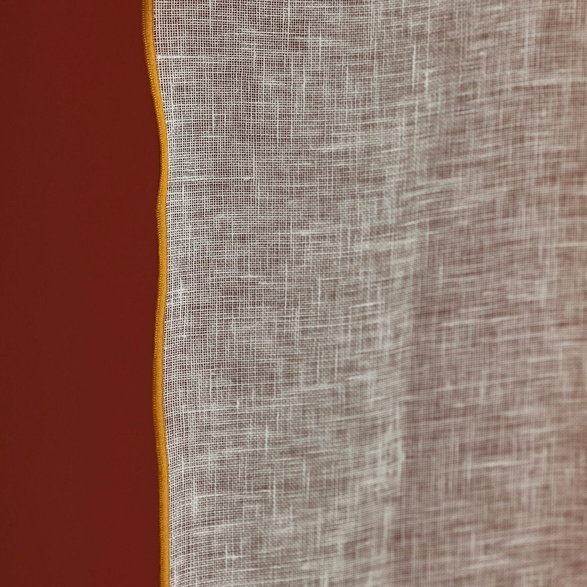 Voilage panneau SHADOW blanc pur et bourdon ocre