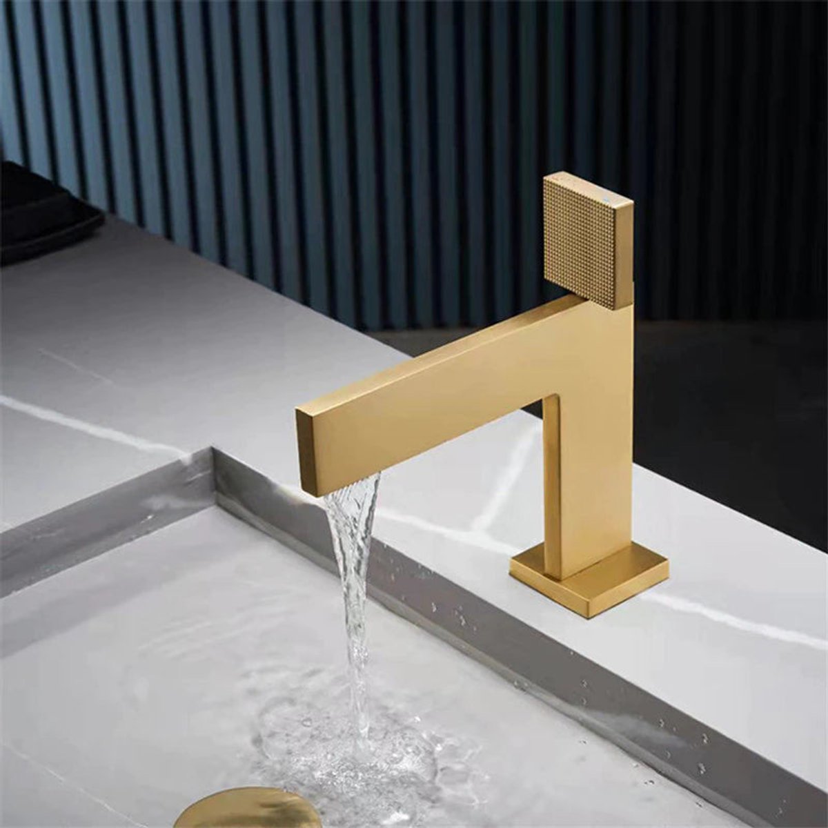 Mitigeur de salle de bain or brossé