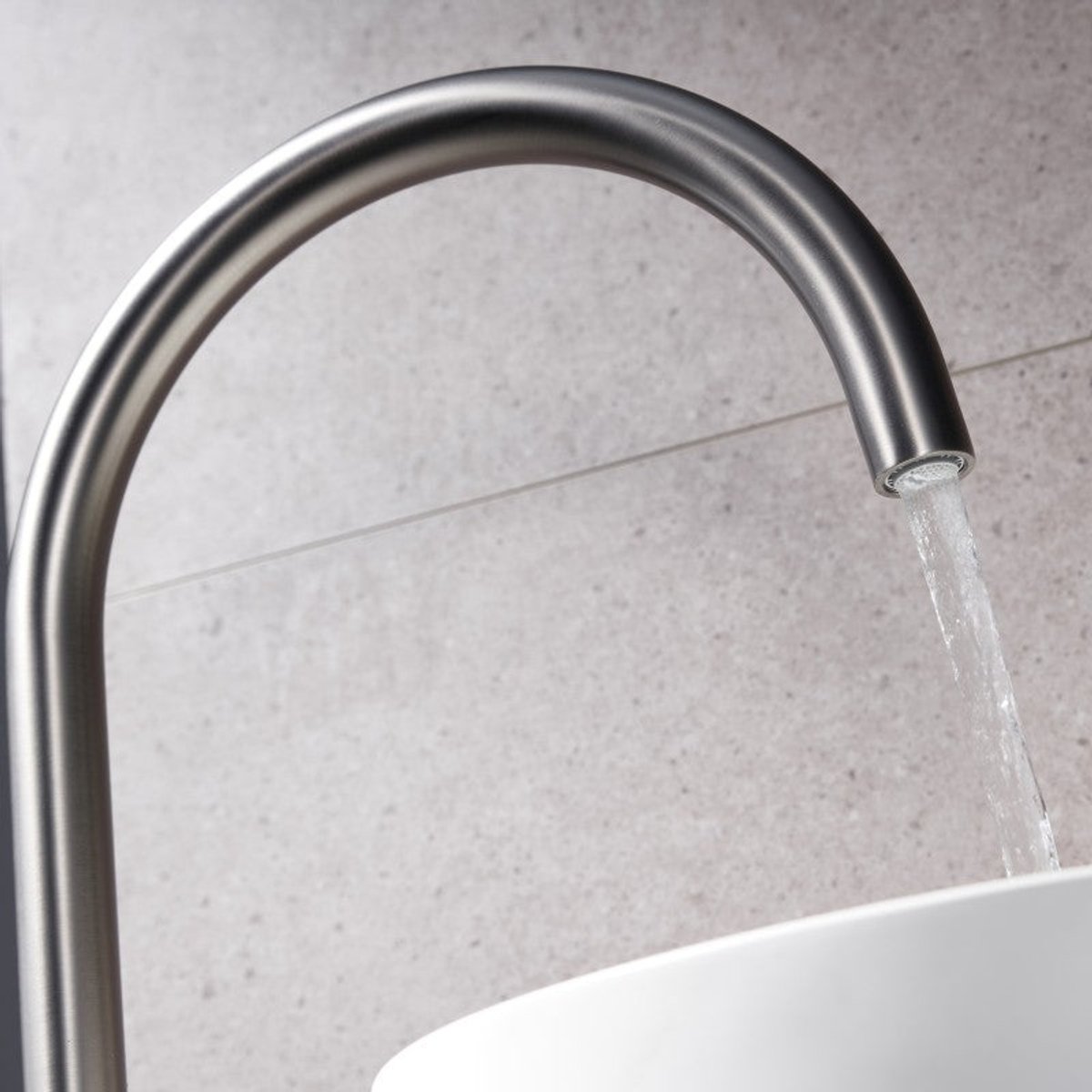 Ensemble de bain sur pieds gris brossé