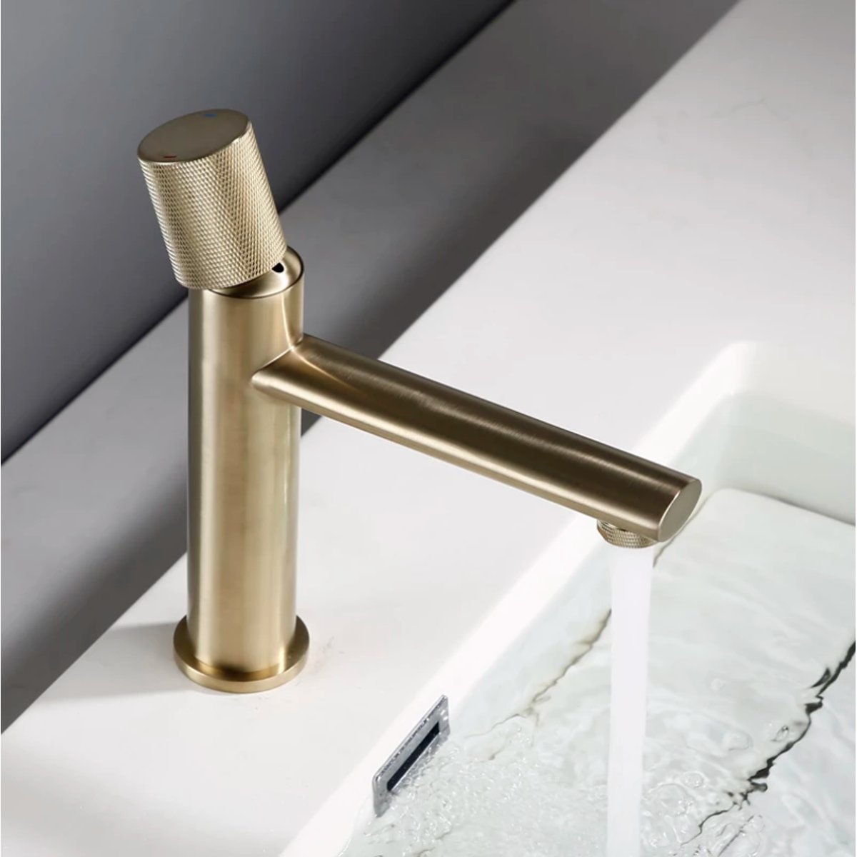 Mitigeur de salle de bain or brossé