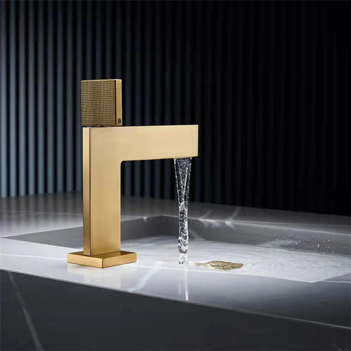 Mitigeur de salle de bain or brossé