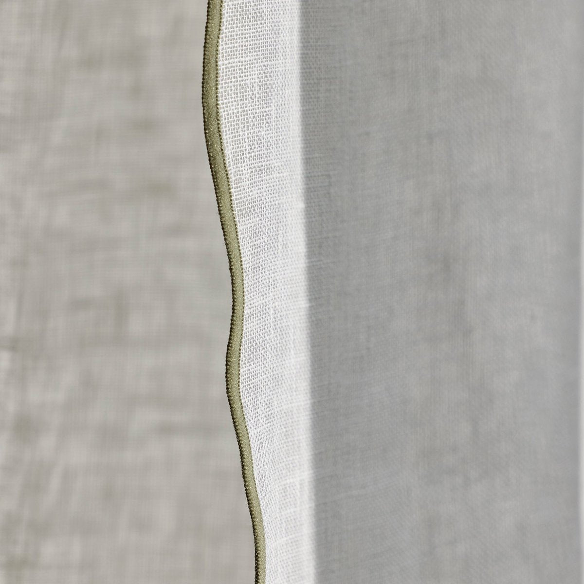 Voilage panneau SHADOW blanc pur et bourdon vert