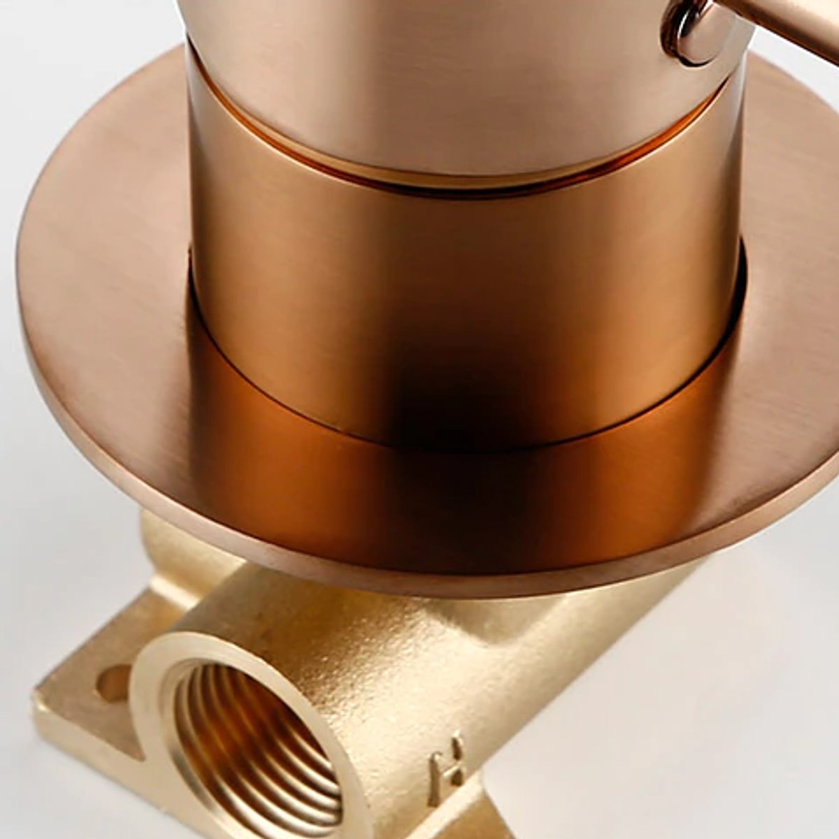 Mitigeur salle de bain encastré or rose brossé sans bec