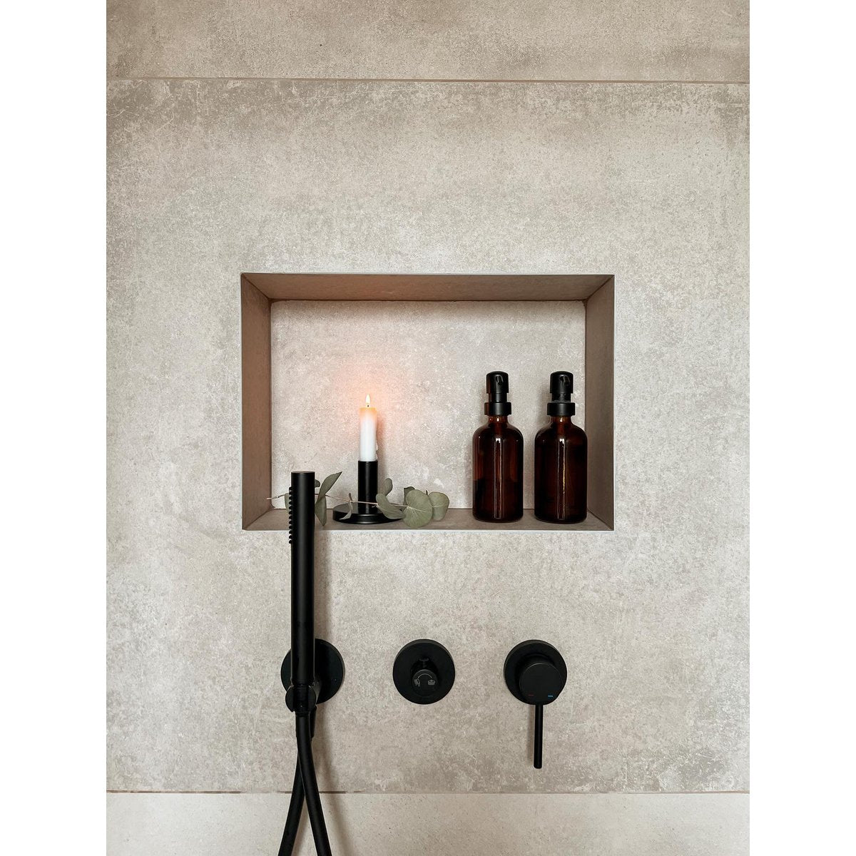 Colonne de douche encastré noir mate