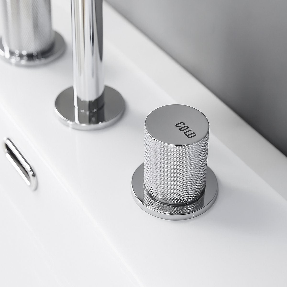 Robinet de salle de bain chromé