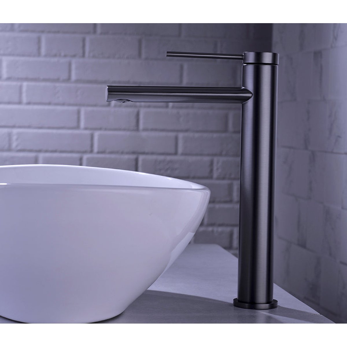 Mitigeur de salle de bain gris brossé