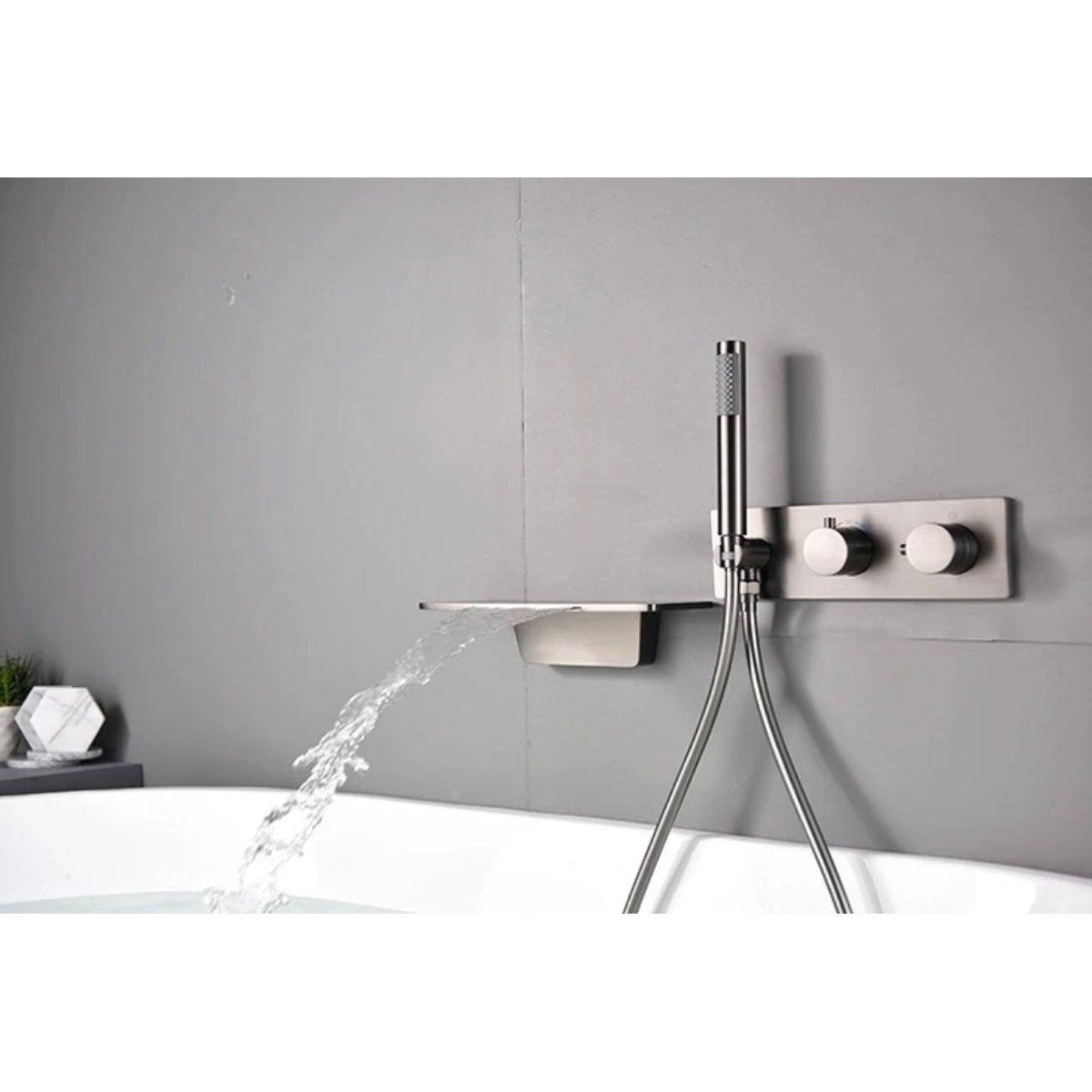 Mitigeur de bain gris brossé