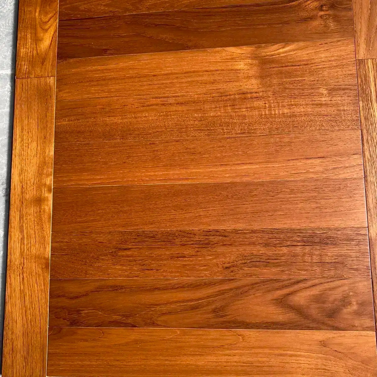 Parquet massif teck verni - Larg. 9 cm