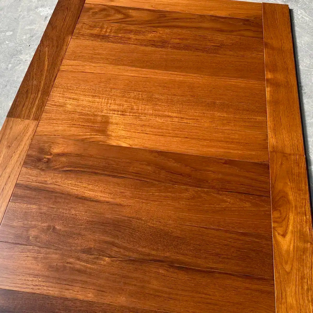 Parquet massif teck verni - Larg. 9 cm