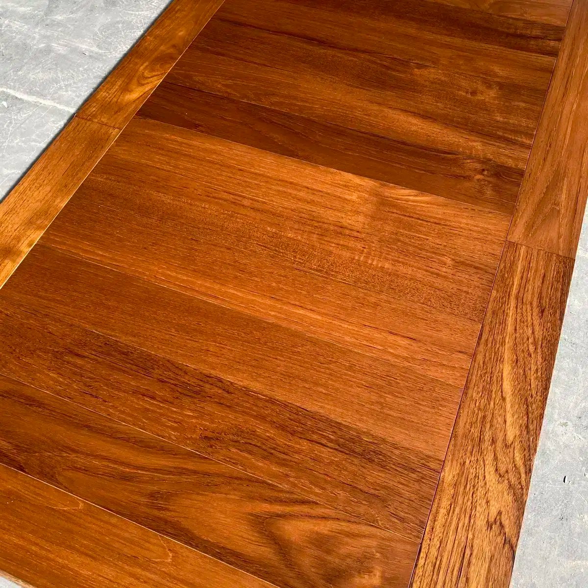 Parquet massif teck verni - Larg. 9 cm