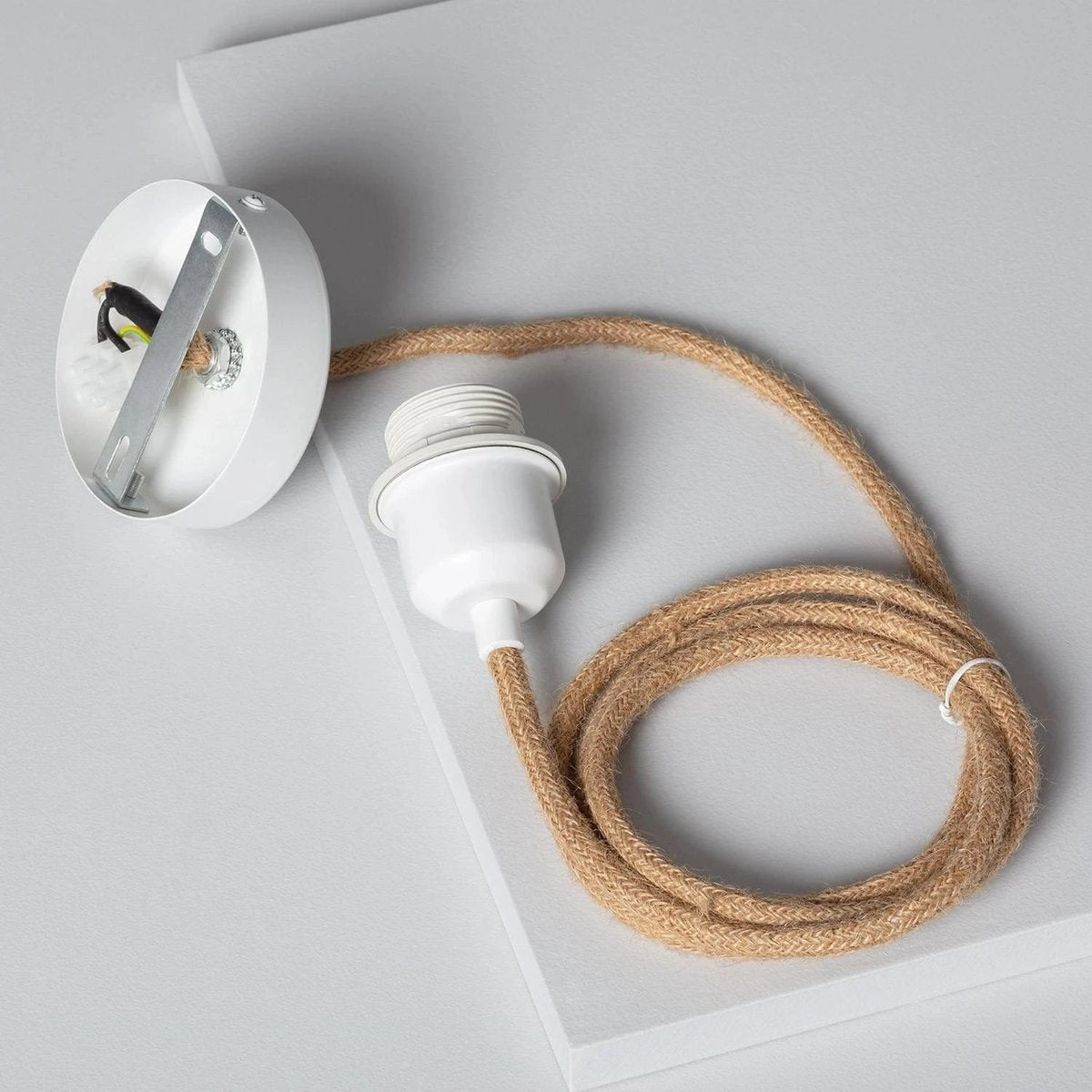 Câble suspension pour luminaire