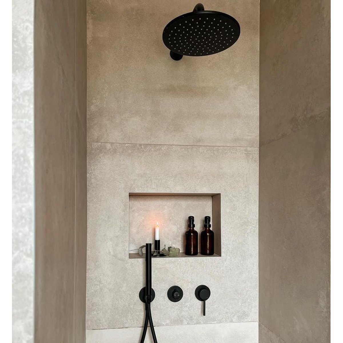Colonne de douche encastré noir mate