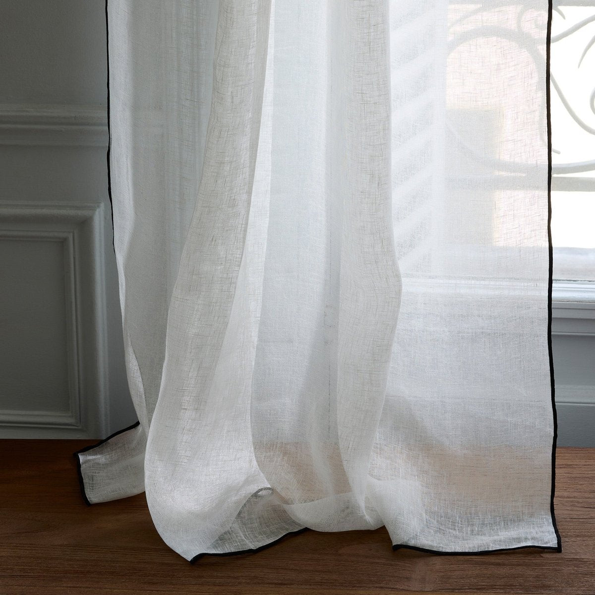 Voilage panneau SHADOW blanc pur et bourdon noir