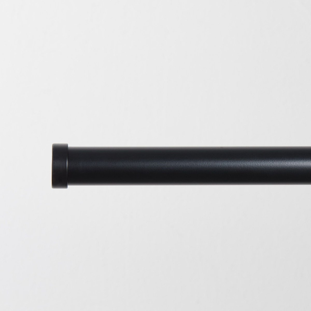 Embout cylindrique ALMA noir mat